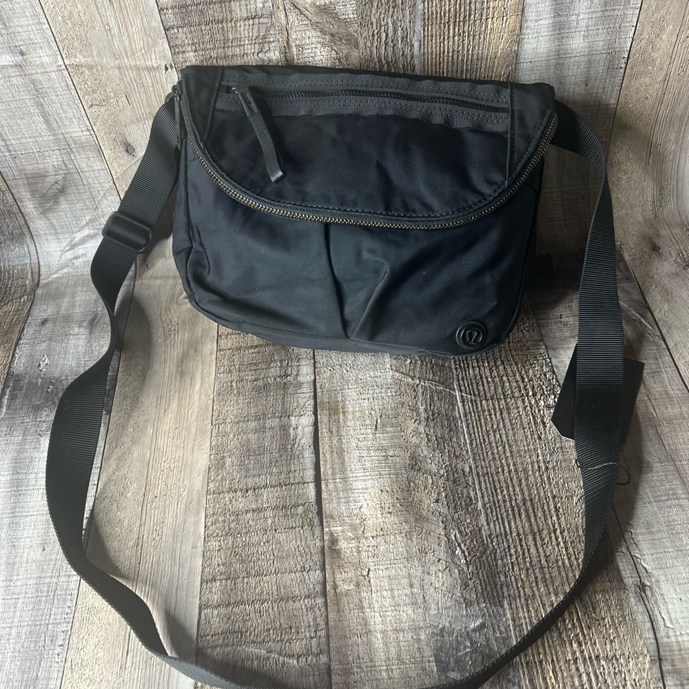 Lululemon Compact Black Messenger Bag with Adjustable Strap